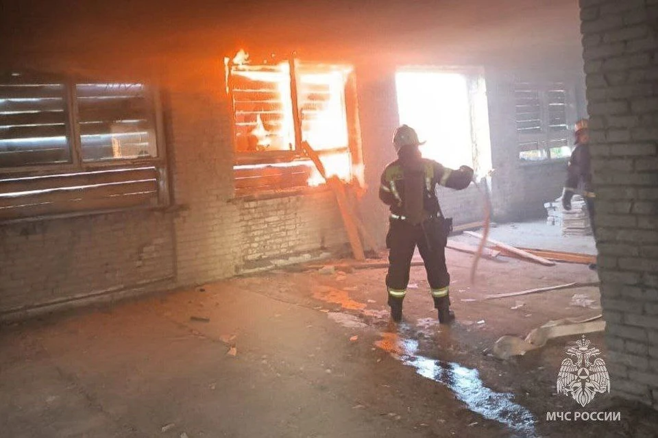 В тушении участвовали 20 пожарных