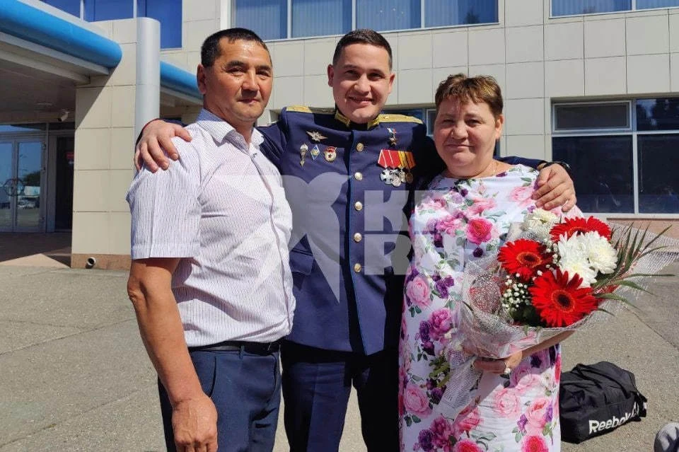 Участник СВО из Оренбуржья Нурсултан Муссагалеев вместе с родными