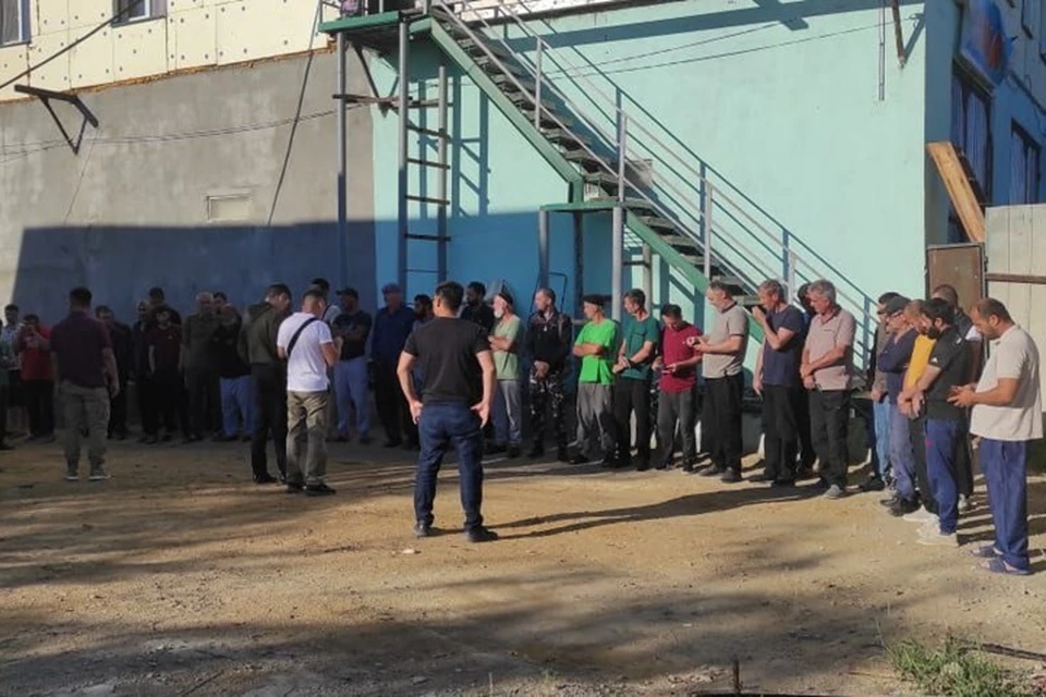 После жалоб жителей в Якутии полиция проверила жилье мигрантов Фото: пресс-служба МВД России по РС(Я)