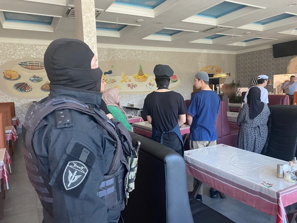 Полиция проводила проверки при силовой поддержке управления Росгвардии Челябинской области. Фото: ГУ МВД по региону