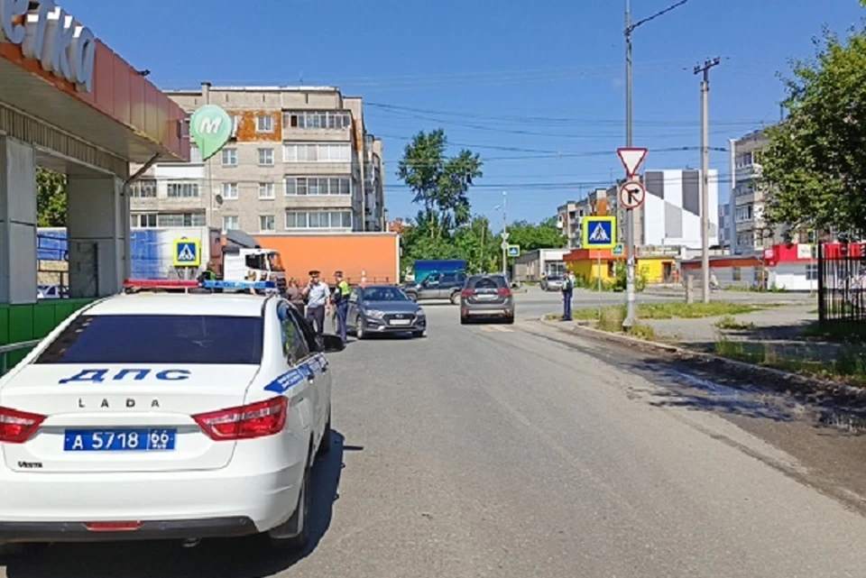 Сотрудники ГАИ составили на водителя административный протокол. Фото: Госавтоинспекция по Свердловской области