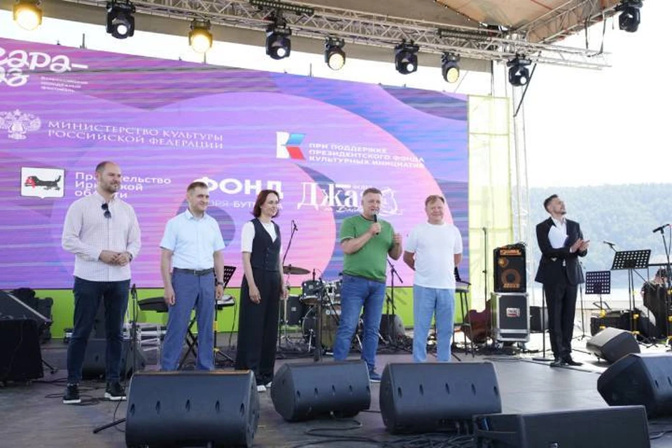 Открыл праздничное мероприятие Губернатор Иркутской области Игорь Кобзев.