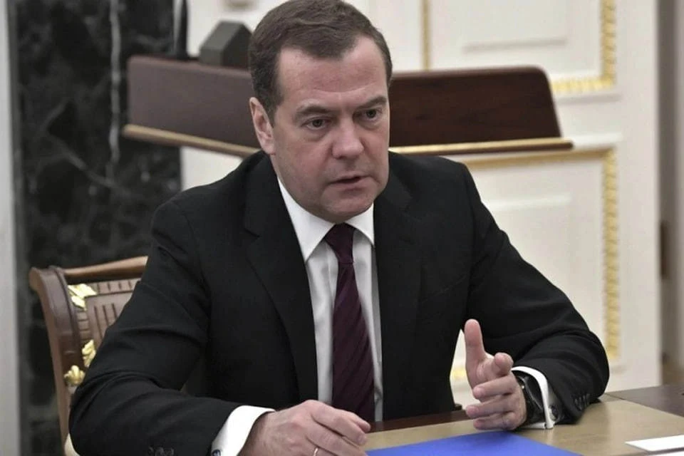 Медведев о расстреле «Азовом»* бойца РФ: Никакого милосердия быть не может