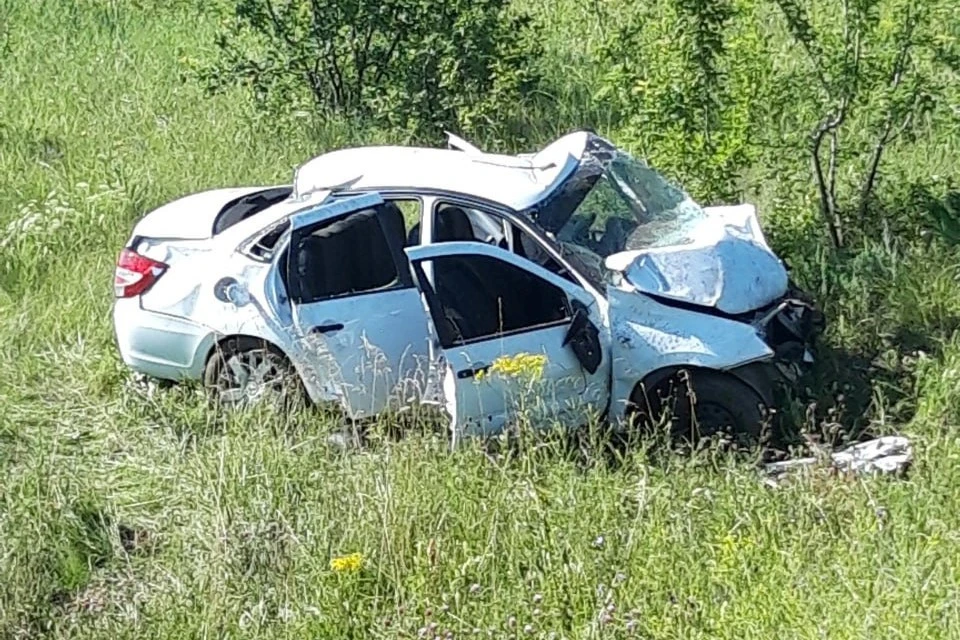 Во время движения у водителя автомобиля Lada-Granta внезапно ухудшилось самочувствие.