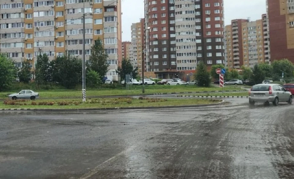 На некоторых участках машинам приходилось практически плавать
