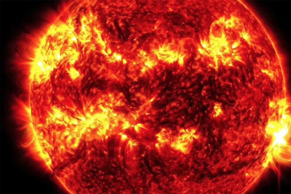 Солнце плюётся в нас и обсыпает протонами высокой энергии.