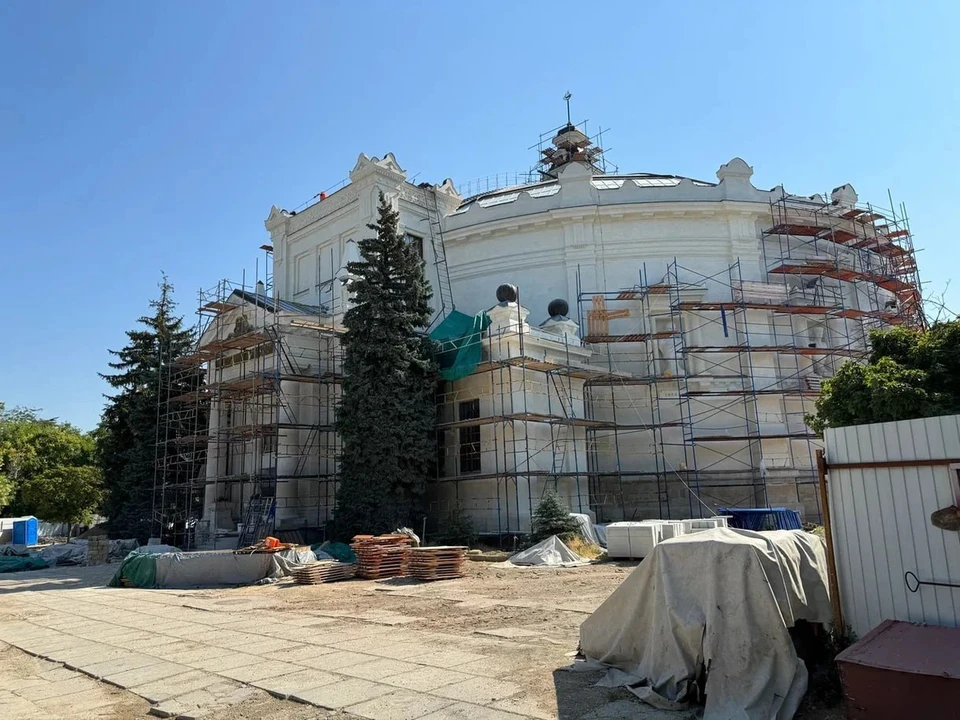 Реставрацию здания Панорамы обещают завершить к концу года.