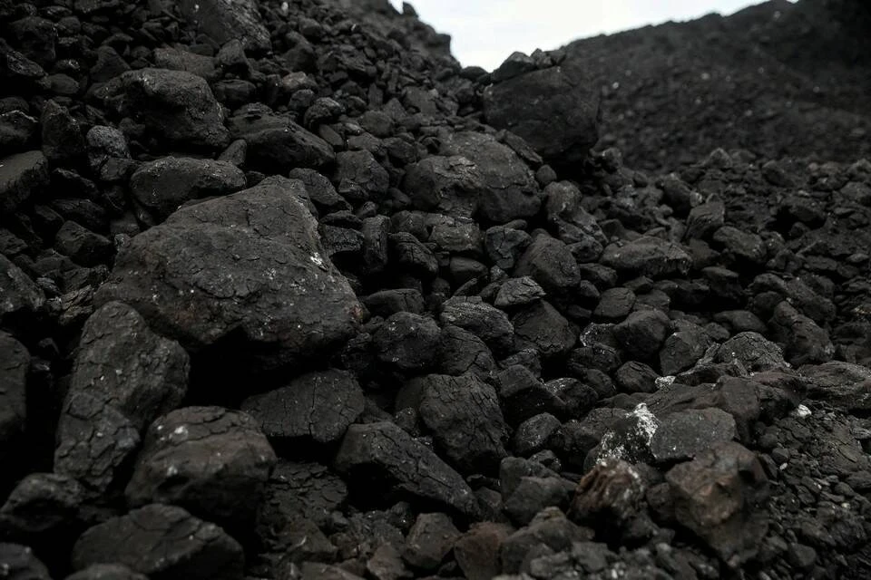 Украинские шахты приостанавливают добычу угля из-за критических повреждений энергоблоков