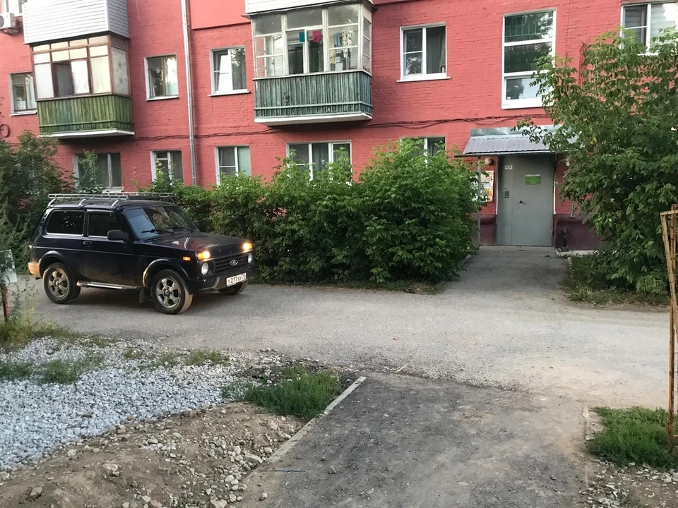 В одном из дворов тульского Мясново «Нива» сбила шестилетнего мальчика. Фото: «Автохамы и ДТП | Тула».