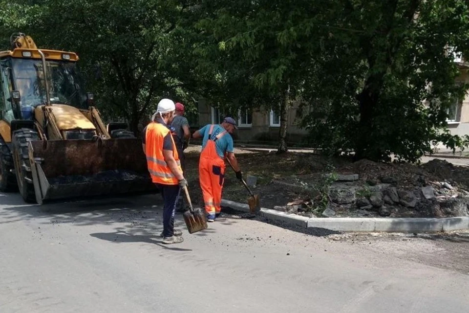 Магаданская область завершила ремонт десяти участков дорог в Ждановке ДНР. Фото: Минтранс ДНР