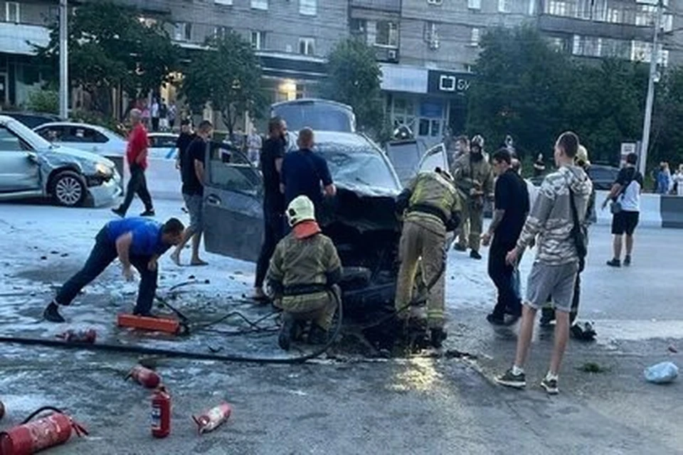 Парень на BMW сбил семь автомобилей и скрылся. Фото: Предоставлено очевидицей Софией