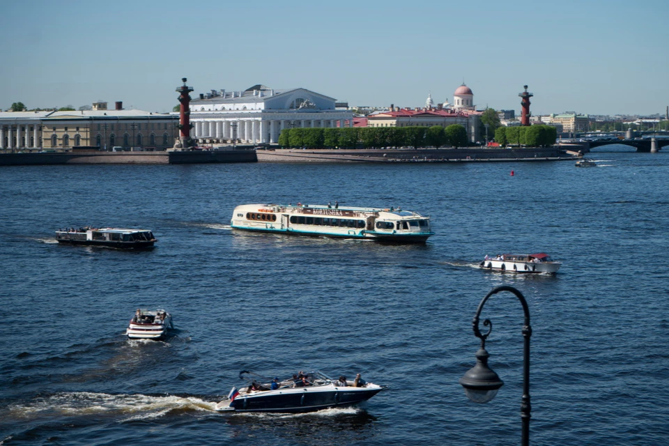 После 12:00 в Петербург придут дожди.