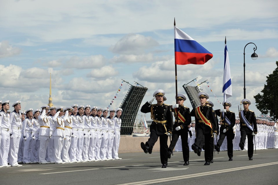 Военные моряки России принимают поздравления с профессиональным праздником