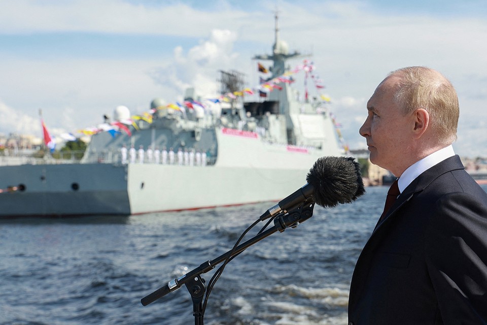 Путин на морском параде заявил о возвращении времен холодной войны: Главное из речи президента