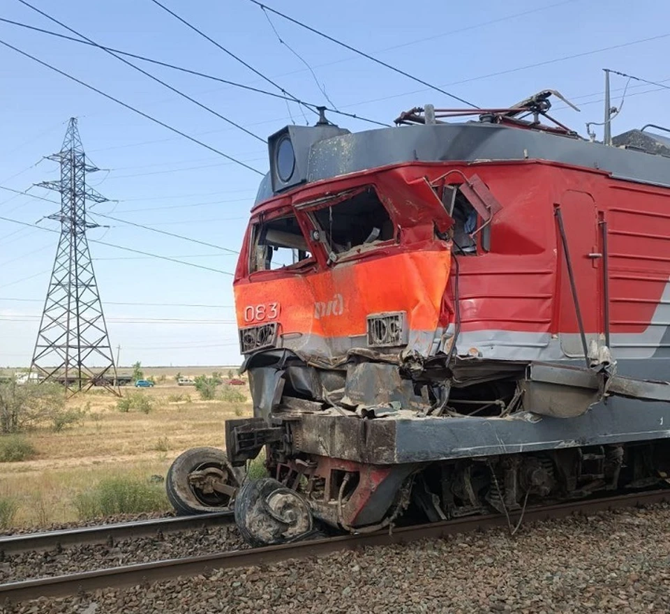 Поезд сошел с рельсов