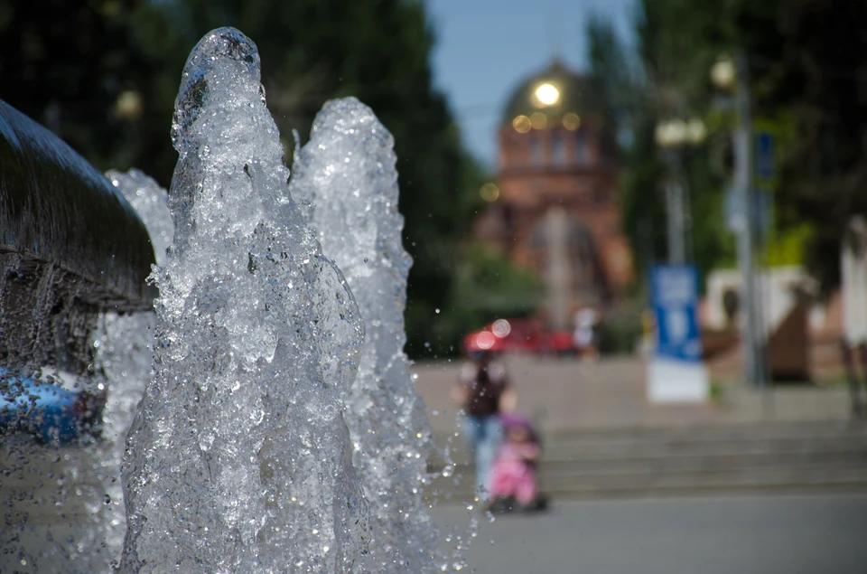 В Волгограде сохраняется жара.