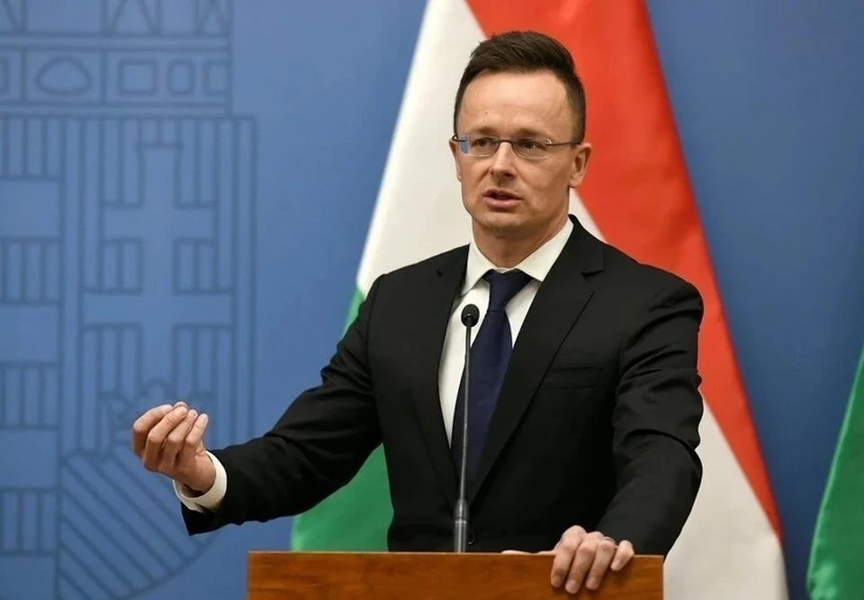 Сийярто полагает, что ЕК шантажирует Венгрию остановкой транзита нефти из России