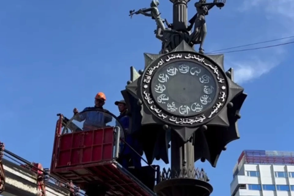 В часах заменят механизмы и отремонтируют часовую станцию.