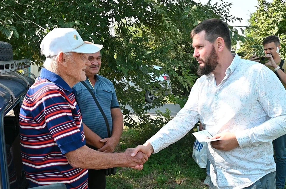 Министр природы вручил охотничий билет 91-летнему жителю Геническа Фото: минприроды РФ