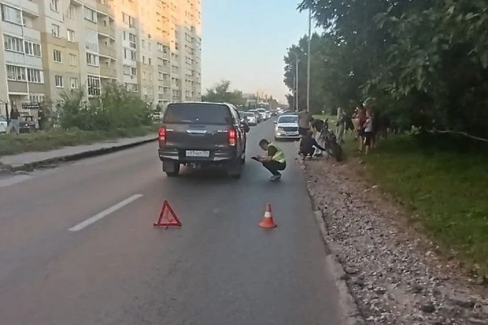 Новосибирец на «Тойоте» столкнулся с юным мотоциклистом без водительских прав.