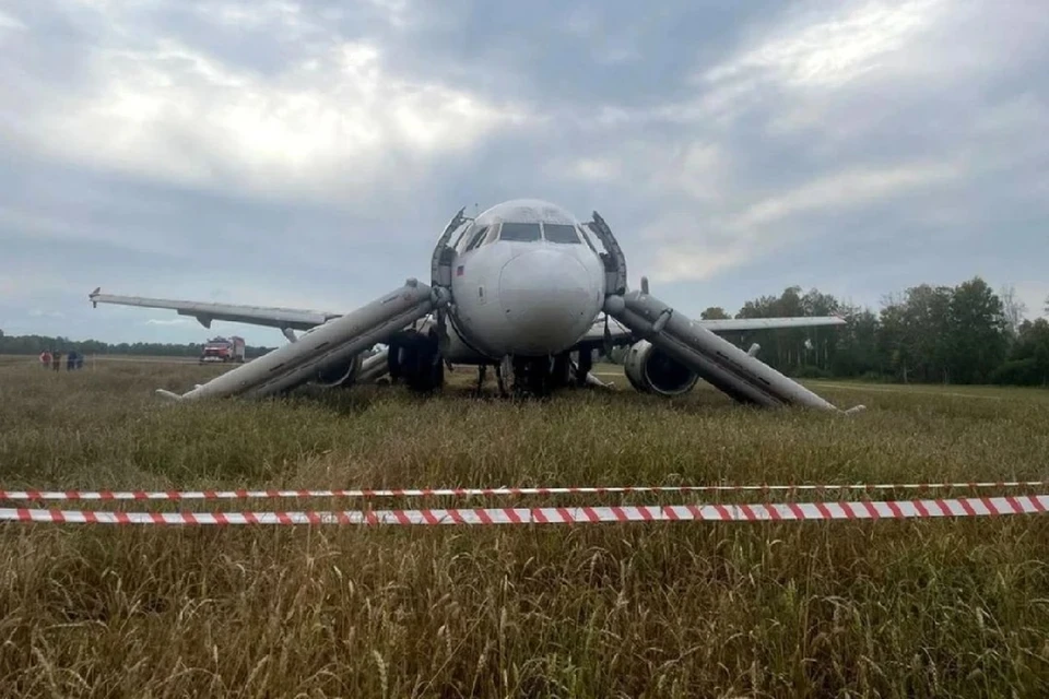 «Уральские авиалинии» решили судьбу самолета, севшего в поле под Новосибирском