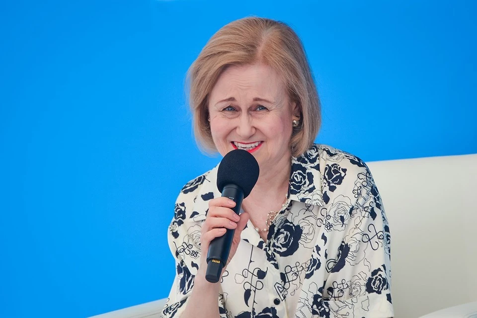 Дарья Донцова сравнила отъезд из России с оставлением матери