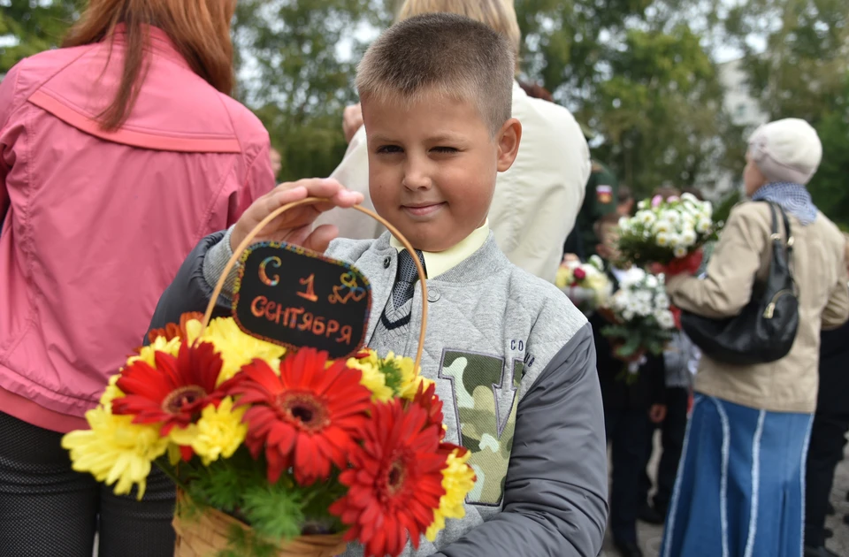 "Родителей не пустят": В Москве изменят формат проведения школьных линеек