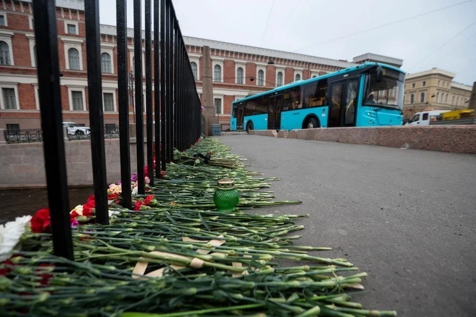 Семь человек погибли за секунды.