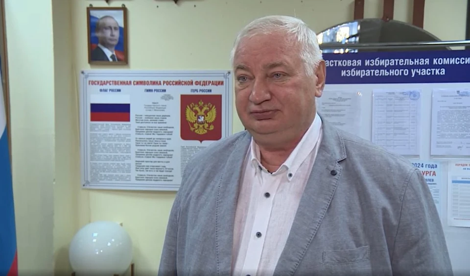 Главврач Городской многопрофильной больницы №2 Владимир Волчков пришел на избирательный участок, чтобы проголосовать за кандидата на пост губернатора Петербурга. Фото: предоставлено «КП»