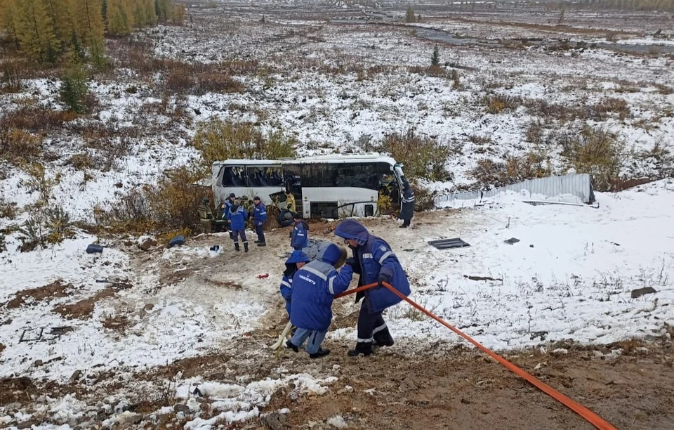 Всего в салоне автобуса находились 32 человека вместе с водителем. Фото: Прокуратура Якутии.