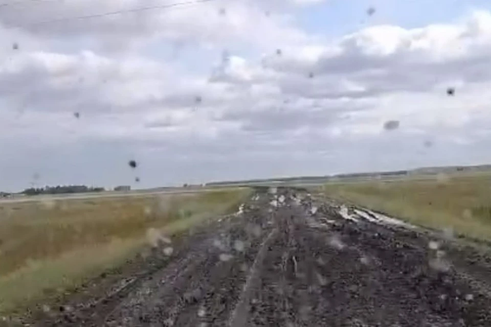 В селе под Новосибирском размыло дорогу после сильных дождей. Фото: читательница КП-Новосибирск