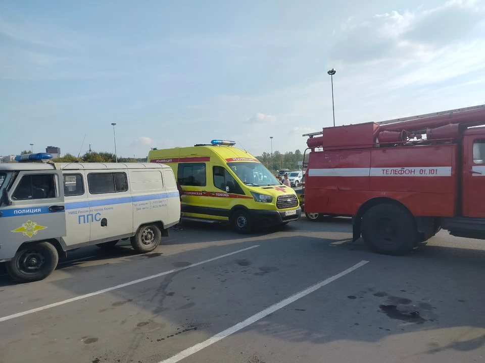 На место прибыли пожарные, медики и полицейские