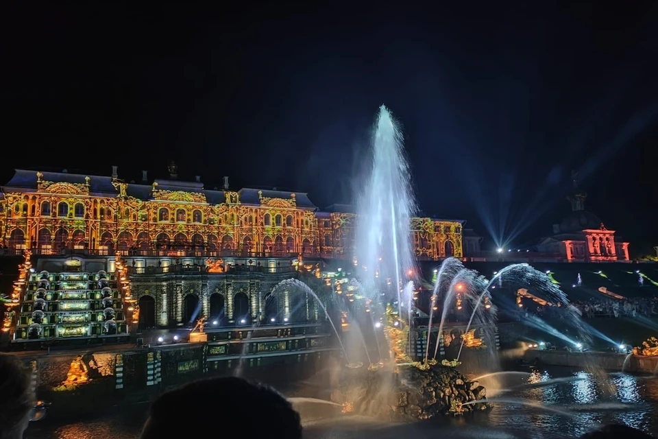 В Петербурге начался двухдневный фестиваль фонтанов, посвященный сказкам Пушкина. Фото: vk.com/nmikhelson / Наталья Михельсон