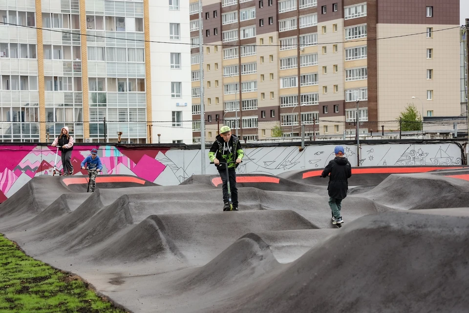 Современный скейт-парк открылся в Сыктывкаре. Фото: Владимир ШЕШКУНАС.