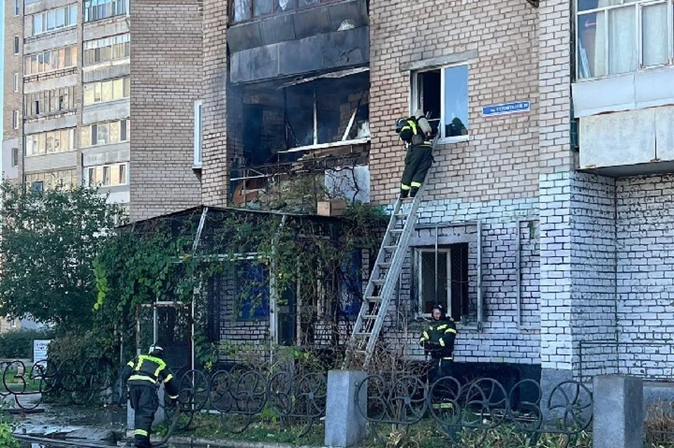 В результате атаки дрона ВСУ по жилому дому в Энергодаре разгорелся пожар. ФОТО: тг-канал Эдуарда Сеновоза