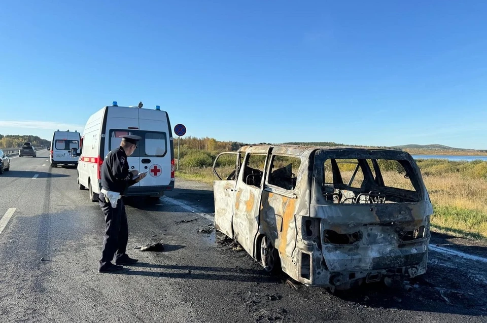 Водитель микроавтобуса и пятеро его пассажиров доставлены в больницу Фото: УГИБДД по Свердловской области