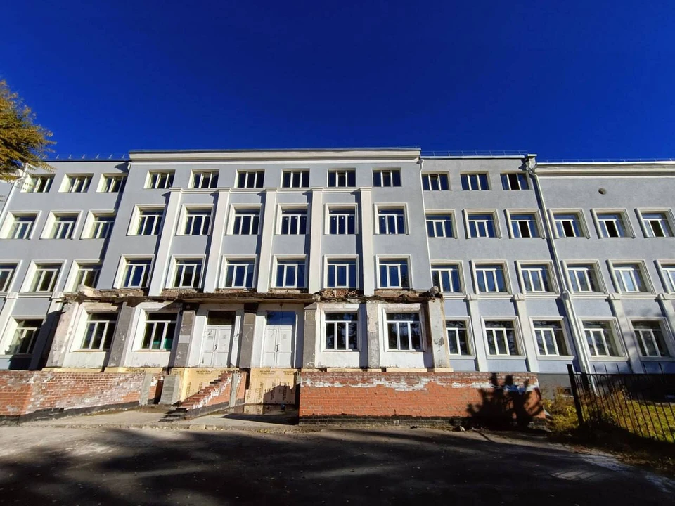 Старое здание кемеровской школы № 19 уходит в историю. Фото - соцсети.