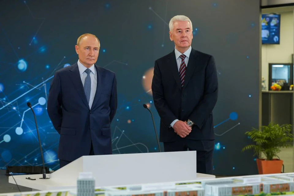 Президент России Владимир Путин и мэр Москвы Сергей Собянин открыли инновационную площадку практической подготовки колледжей Москвы. Фото: Telegram-канал Сергея Собянина.
