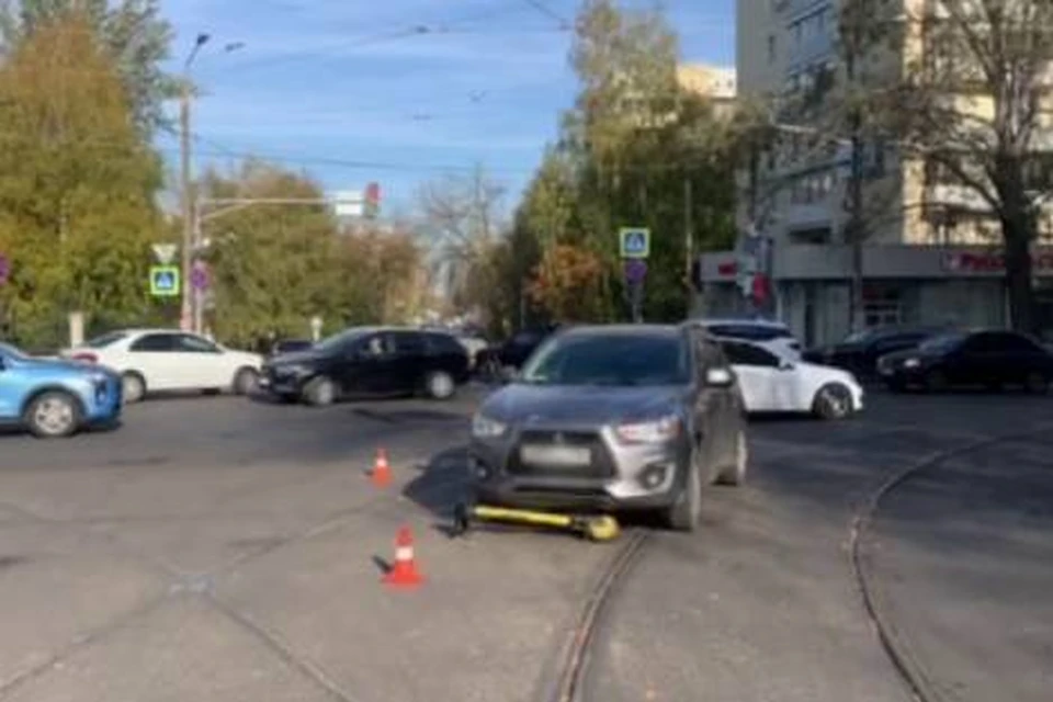 Иномарка сбила 17-летнюю девушку на самокате в Нижнем Новгороде