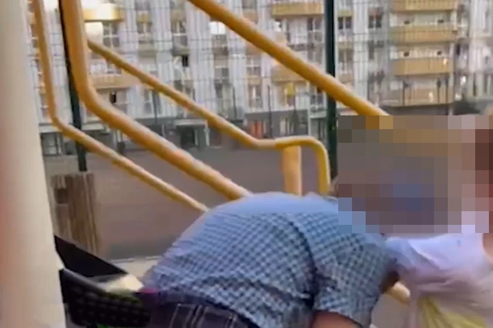 Родителям посоветовали чаще общаться с детьми