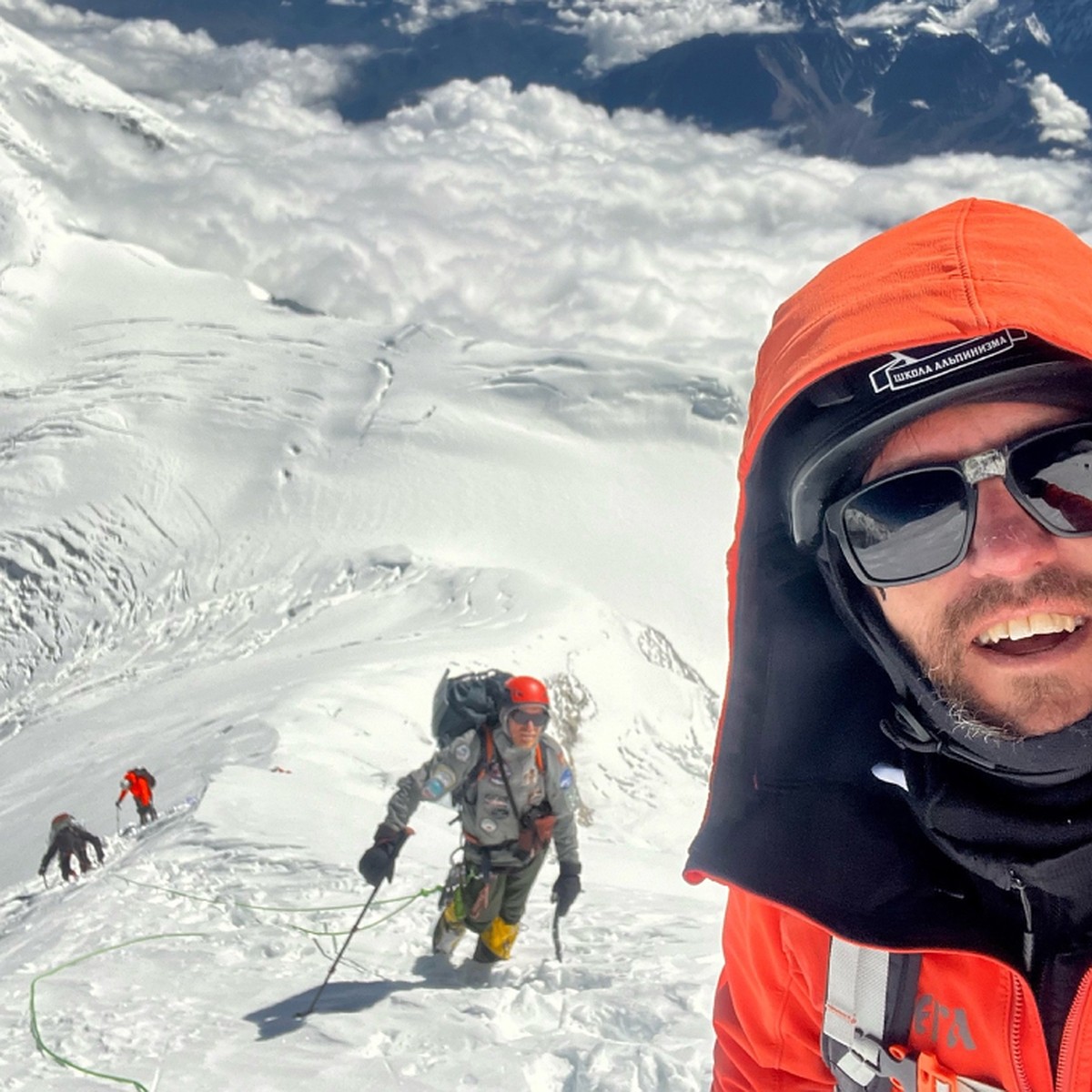 Әдемі қисық қызбен үйдегі секс Русское порно: Олар мені қатты трахает етті, мен фарып қалдым.