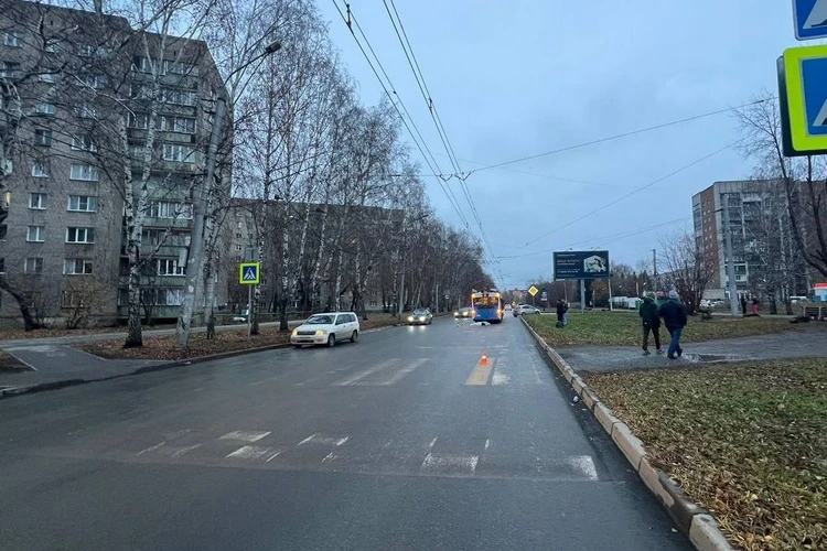 «Она успела спасти сынишку, оттолкнув его»: в Новосибирске троллейбус насмерть сбил беременную, которая шла с ребенком