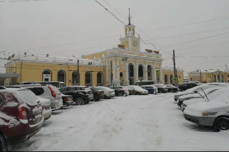 Платную парковку у вокзала Ярославль Главный должны сделать к 1 декабря.