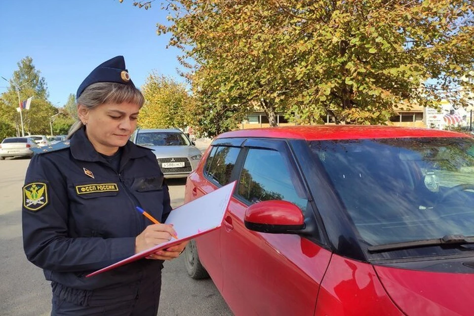 Приставы арестовали автомобиль алиментщика из Новотроицкого. Фото: ГУ ФССП России по Херсонской области