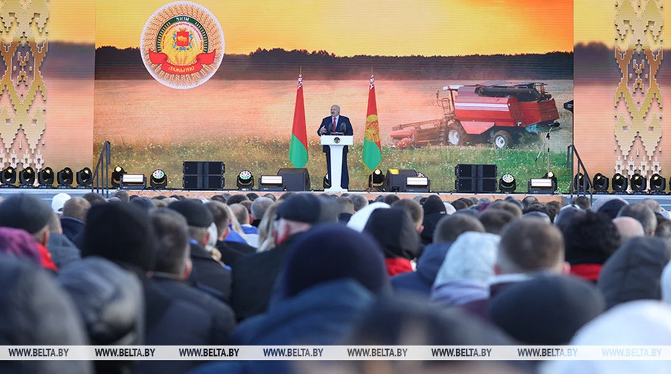Александр Лукашенко заявил, что Россия не собирается через Беларусь нападать на Польшу, Литву, Латвию, Украину. Фото: БелТА.
