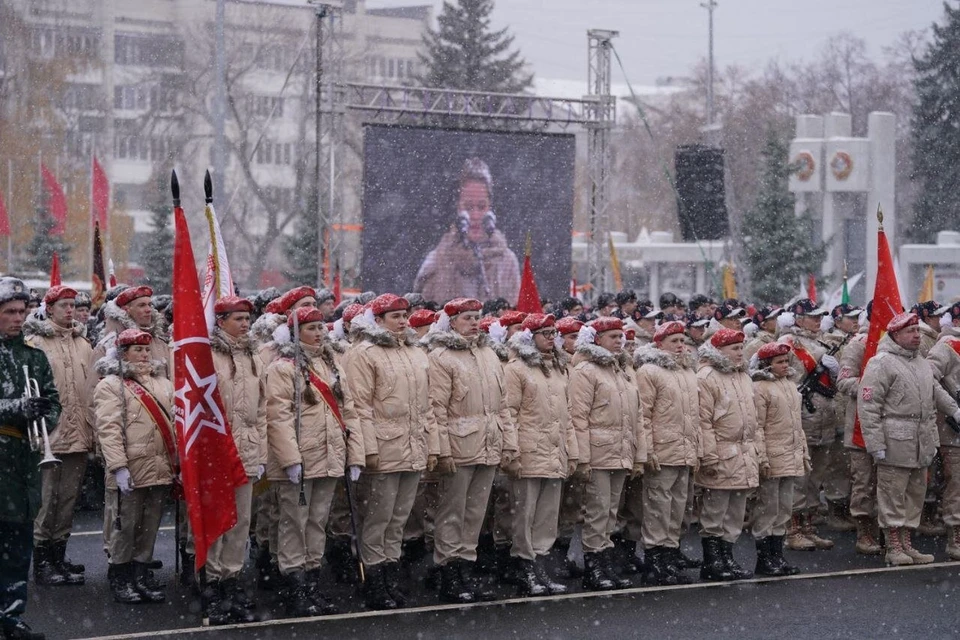 Ульяновские школьники поучаствовали в Параде Победы | ФОТО: аппарата полномочного представителя Президента Российской Федерации в Приволжском федеральном округе