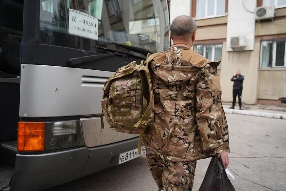 Граждане подписали контракт с министерством обороны во время выставки