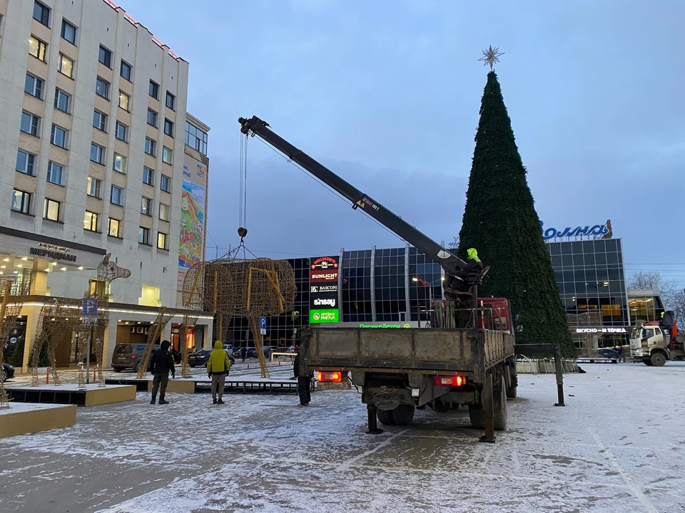 В Мурманске активно продолжается подготовка к Новому году. Фото: vk.com/mauk_mgps