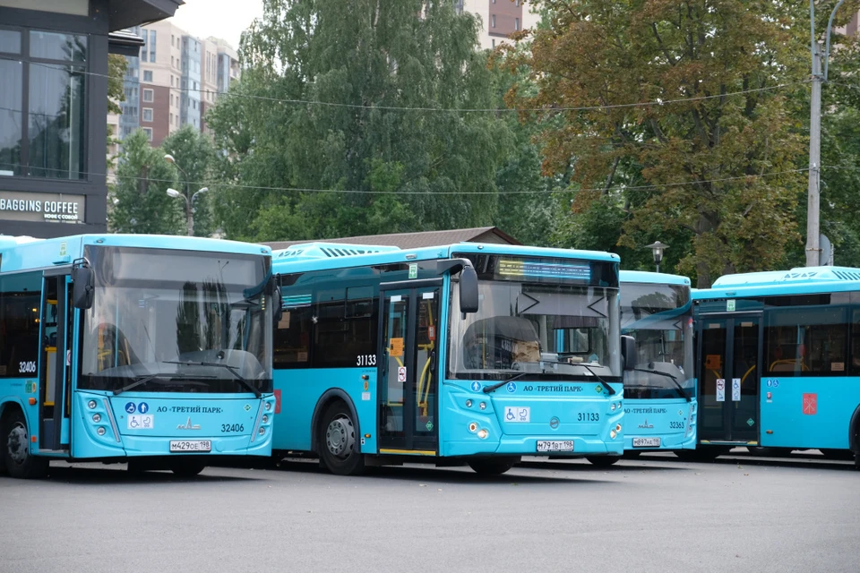 В результате взрыва в автобусе пострадала одна пассажирка.