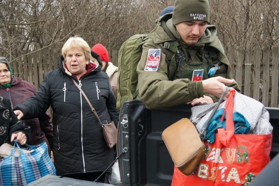 Народный фронт помогает мирным жителям из освобожденных населенных пунктов. Фото: Народный фронт ДНР